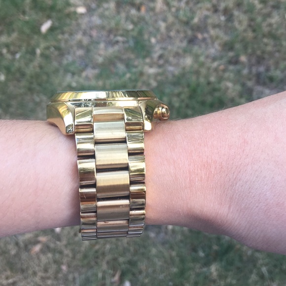 Michael Kors gold watch✨ - Picture 6 of 7